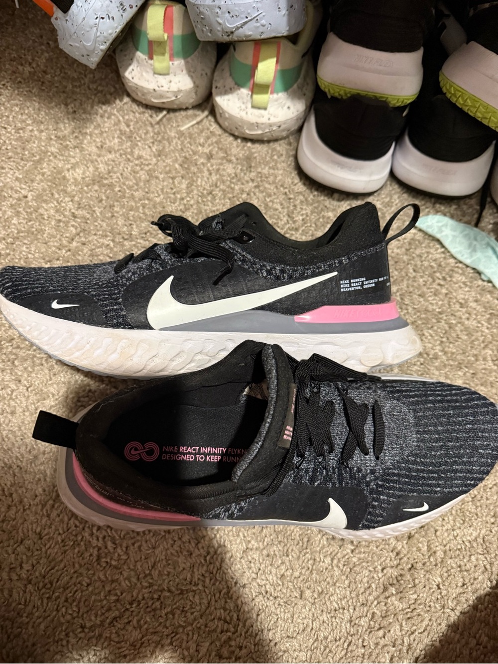 Mens Nike Shoes - Picture 2 of 4